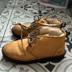 Men’s Ugg boots tan with brown